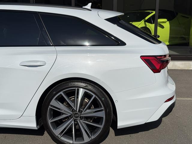 Ａ６アバント ブラックスタイルプラス　限定７０台・専用アルミホイール・Ｓ　ｌｉｎｅ　パッケージ・ブラックＡｕｄｉ　ｒｉｎｇｓ　＆ブラックスタイリングパッケージ・マルチカラーアンビエントライト・レッドコントラストステッチ・禁煙車（71枚目）