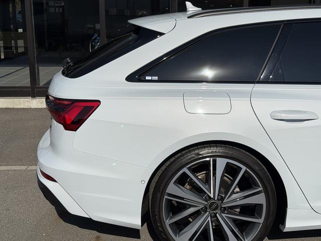 Ａ６アバント ブラックスタイルプラス　限定７０台・専用アルミホイール・Ｓ　ｌｉｎｅ　パッケージ・ブラックＡｕｄｉ　ｒｉｎｇｓ　＆ブラックスタイリングパッケージ・マルチカラーアンビエントライト・レッドコントラストステッチ・禁煙車（75枚目）