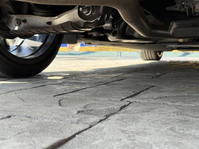 Ａ６アバント ブラックスタイルプラス　限定７０台・専用アルミホイール・Ｓ　ｌｉｎｅ　パッケージ・ブラックＡｕｄｉ　ｒｉｎｇｓ　＆ブラックスタイリングパッケージ・マルチカラーアンビエントライト・レッドコントラストステッチ・禁煙車（80枚目）