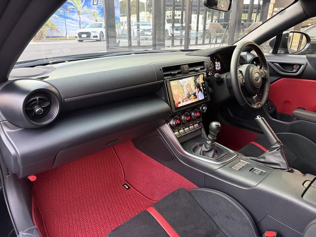 ＧＲ８６ ＲＺ　６ＭＴ・ＧＲエアロ・空力パッケージ・スリーキャッツマフラー・純正ＧＲマフラー有り・ＴＥＩＮダウンサス・純正コイルスプリング有り・ワイドトレッドスペーサー・バックカメラ・９インチナビＴＶ・禁煙車（30枚目）