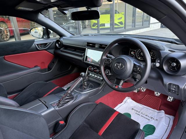ＧＲ８６ ＲＺ　６ＭＴ・ＧＲエアロ・柿本改マフラーＲｅｇｕ．０６＆Ｒ・ケンウッド９インチナビ・バックカメラ・ドライブレコーダー・純正マフラーあり・新車保証令和１０年１１月まで有り・ワンオーナー・禁煙車（22枚目）