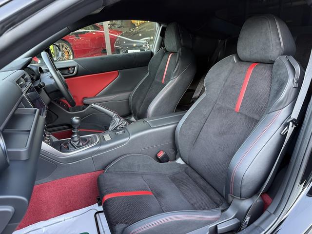 ＧＲ８６ ＲＺ　６ＭＴ・ＧＲエアロ・柿本改マフラーＲｅｇｕ．０６＆Ｒ・ケンウッド９インチナビ・バックカメラ・ドライブレコーダー・純正マフラーあり・新車保証令和１０年１１月まで有り・ワンオーナー・禁煙車（33枚目）
