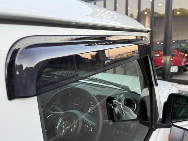 ジムニーノマド ＦＣ　登録済み未使用車・オプション純正ドアバイザー・純正フロアマット・新車保証令和１２年１０月まで有り・禁煙車（7枚目）