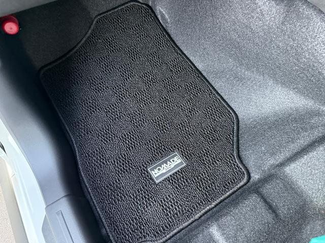 ジムニーノマド ＦＣ　登録済み未使用車・オプション純正ドアバイザー・純正フロアマット・新車保証令和１２年１０月まで有り・禁煙車（8枚目）