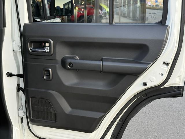 ジムニーノマド ＦＣ　登録済み未使用車・オプション純正ドアバイザー・純正フロアマット・新車保証令和１２年１０月まで有り・禁煙車（64枚目）