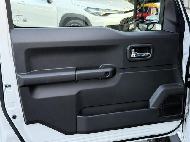 ジムニーノマド ＦＣ　登録済み未使用車・オプション純正ドアバイザー・純正フロアマット・新車保証令和１２年１０月まで有り・禁煙車（65枚目）