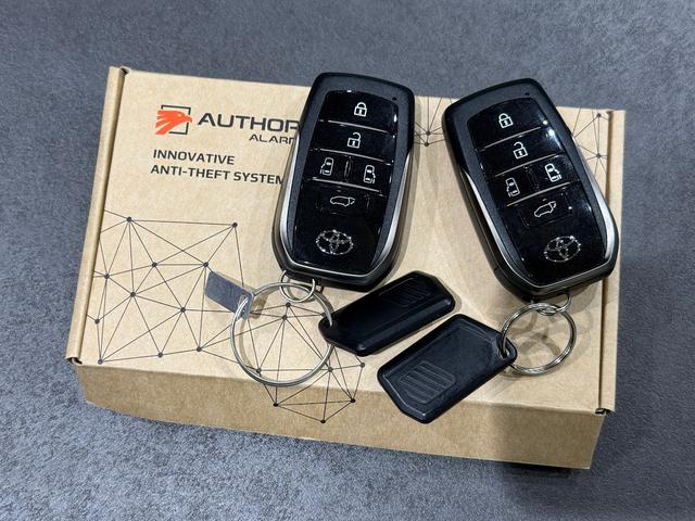 ヴェルファイアハイブリッド Ｚ　プレミア　モデリスタエアロ・１３．２インチ後席フリップダウンモニター・ＡＵＴＨＯＲセキュリティ施工済み・前後ドライブレコーダー・デジタルインナーミラー・新車保証令和１１年３月まで有り・禁煙車（5枚目）