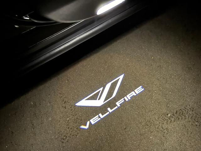 ヴェルファイアハイブリッド Ｚ　プレミア　モデリスタエアロ・１３．２インチ後席フリップダウンモニター・ＡＵＴＨＯＲセキュリティ施工済み・前後ドライブレコーダー・デジタルインナーミラー・新車保証令和１１年３月まで有り・禁煙車（7枚目）