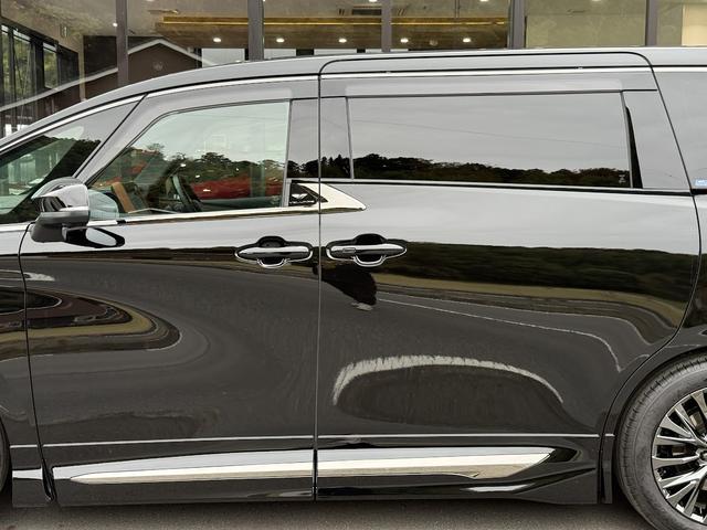 ヴェルファイアハイブリッド Ｚ　プレミア　モデリスタエアロ・１３．２インチ後席フリップダウンモニター・ＡＵＴＨＯＲセキュリティ施工済み・前後ドライブレコーダー・デジタルインナーミラー・新車保証令和１１年３月まで有り・禁煙車（61枚目）