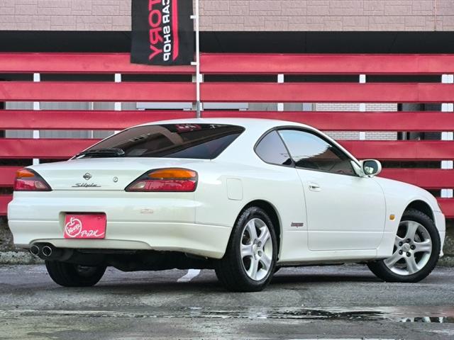 リアビューもカッコ良く決まっています！！車は「後ろ姿」も大事ですよ♪