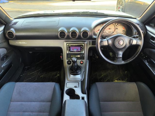 室内の広さも十分あります☆当店でクリーニング、艶出しコーティングも施工しております♪