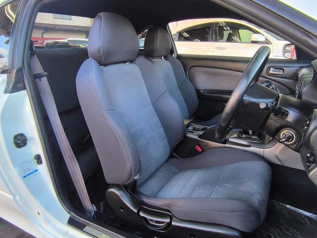 運転席の状態もキレイです☆座面、背面ともに目立つようなダメージもありません♪