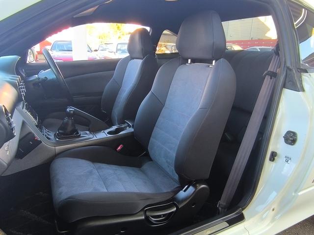 助手席もとてもキレイです☆特に気になるキズ、破れなどもありません！