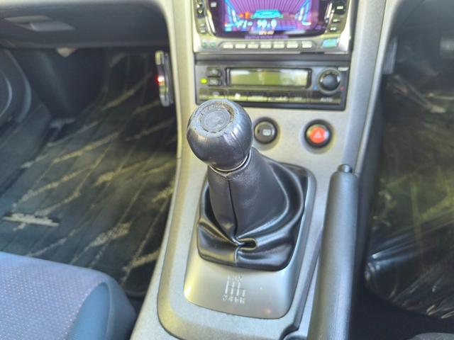 シフト周りもキレイです☆スポーツカーといえばやっぱりＭＴですよね！車を「動かす」楽しさを味わえます♪