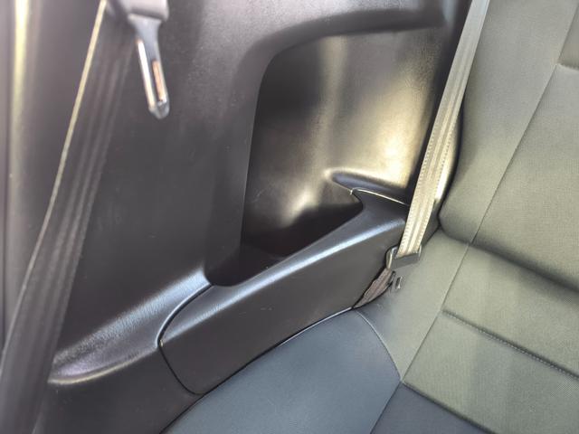 リアシートの横にもドリンクホルダーや収納ポケットがあります☆
