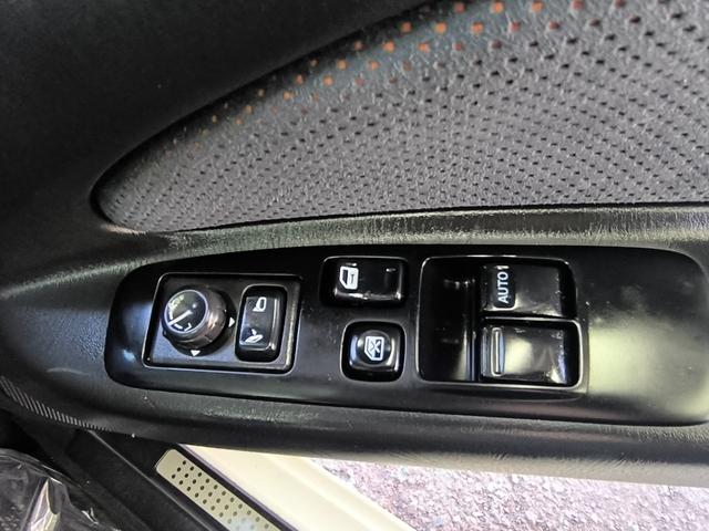 パワーウィンドウマスタースイッチ☆スイッチの隙間やドアポケットの隅々までクリーニング済みです☆