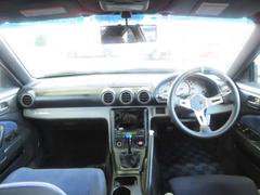 運転席はバケットシートに変わっています。 3