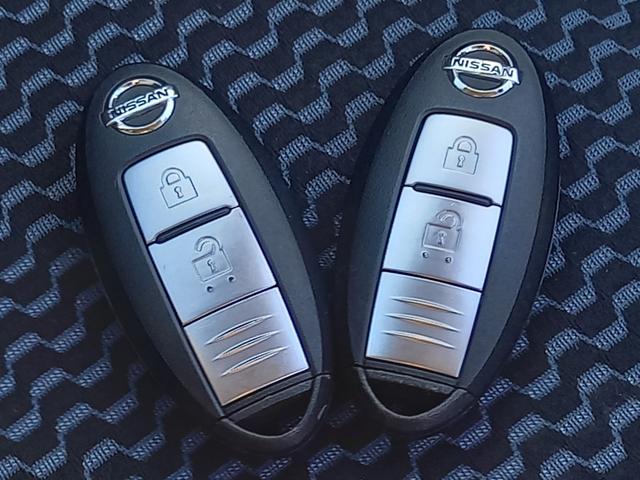 ノート Ｘ　ＤＩＧ－Ｓ　Ｖセレクション＋セーフティ　ナビ　ＴＶ　アラウンドビューモニター　スーパーチャージャー　インテリキー　アイドリングストップ　エマージェンシーブレーキ　ＥＴＣ　ＬＥＤヘッドライト　ドライブレコーダー　オートライト　電動格納ミラー（9枚目）