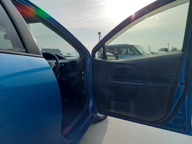 アクア S ナビ TV Bluetoothオーディオ ETC キーレスエントリー ドアバイザー ヘッドライトレベライザー 電動格納ミラー ウィンカーミラー フルオートエアコン(12枚目)