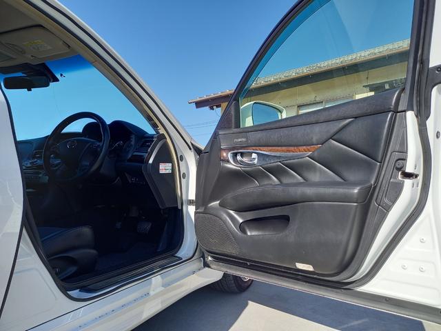 ＜運転席側ドア内張＞