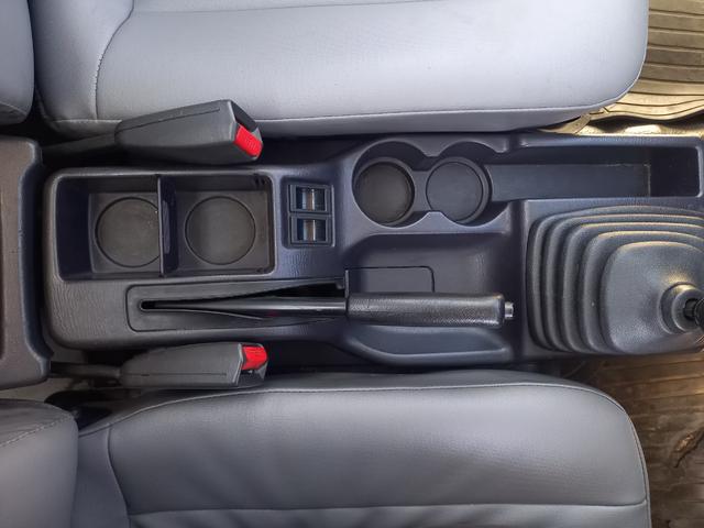 サンバートラック ＴＢ　３方開　パートタイム４ＷＤ　５速マニュアル　ＥＴＣ　エアコン　ドアバイザー　社外オーディオ　ヘッドライトレベライザー　軽トラック　運転席エアバッグ　スペアタイヤ（5枚目）