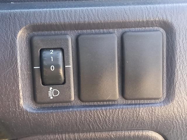 サンバートラック ＴＢ　３方開　パートタイム４ＷＤ　５速マニュアル　ＥＴＣ　エアコン　ドアバイザー　社外オーディオ　ヘッドライトレベライザー　軽トラック　運転席エアバッグ　スペアタイヤ（8枚目）