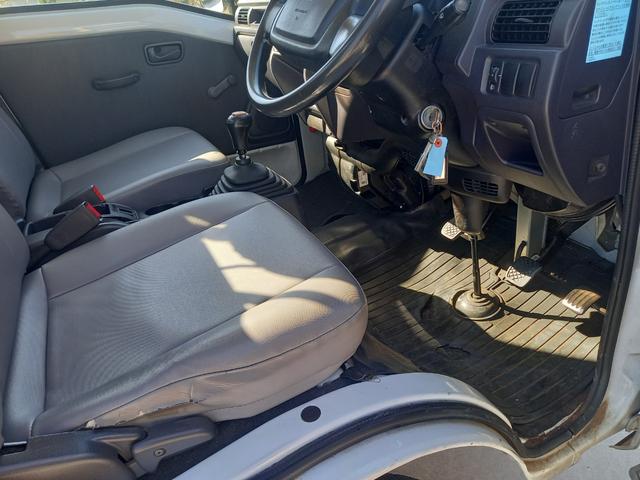 サンバートラック ＴＢ　３方開　パートタイム４ＷＤ　５速マニュアル　ＥＴＣ　エアコン　ドアバイザー　社外オーディオ　ヘッドライトレベライザー　軽トラック　運転席エアバッグ　スペアタイヤ（9枚目）