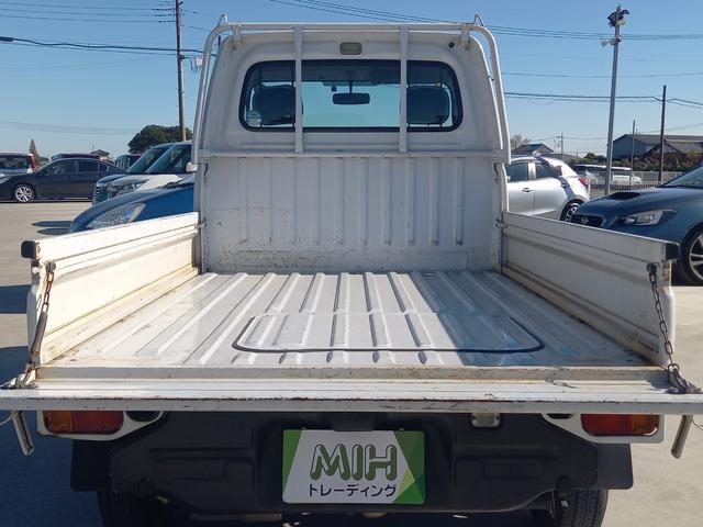 サンバートラック ＴＢ　３方開　パートタイム４ＷＤ　５速マニュアル　ＥＴＣ　エアコン　ドアバイザー　社外オーディオ　ヘッドライトレベライザー　軽トラック　運転席エアバッグ　スペアタイヤ（21枚目）