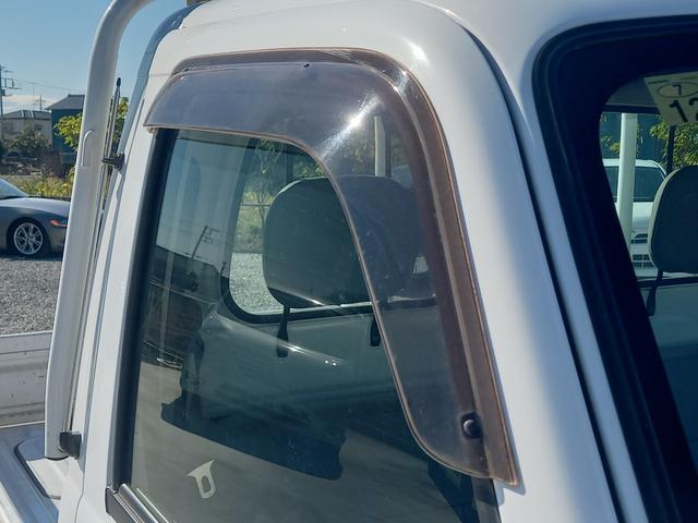 サンバートラック ＴＢ　３方開　パートタイム４ＷＤ　５速マニュアル　ＥＴＣ　エアコン　ドアバイザー　社外オーディオ　ヘッドライトレベライザー　軽トラック　運転席エアバッグ　スペアタイヤ（23枚目）