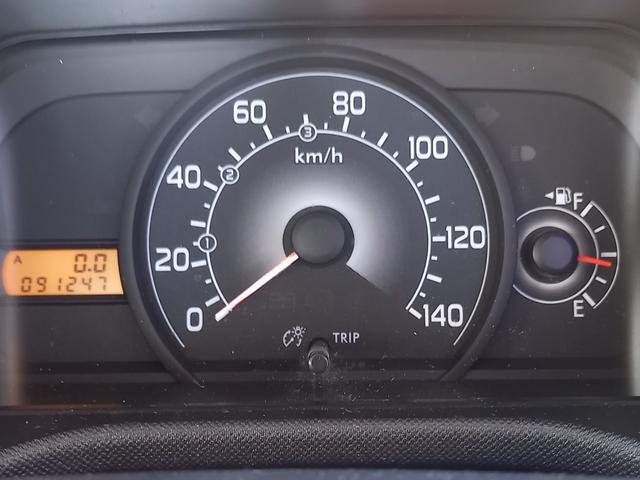 サンバートラック ＴＢ　３方開　パートタイム４ＷＤ　５速マニュアル　ＥＴＣ　エアコン　ドアバイザー　社外オーディオ　ヘッドライトレベライザー　軽トラック　運転席エアバッグ　スペアタイヤ（24枚目）