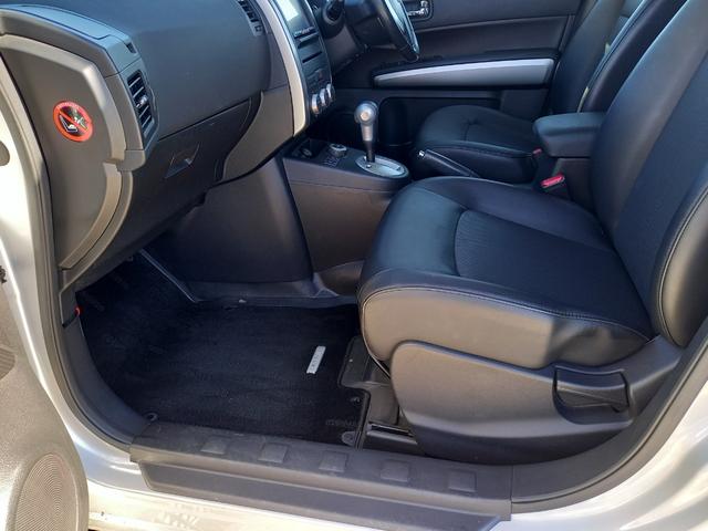 エクストレイル ２０Ｘｔｔ　ナビ　ＴＶ　バックモニター　Ｂｌｕｅｔｏｏｔｈ　全席シートヒーター　ＨＩＤ　オートライト　ＥＴＣ　切替式４ＷＤ　インテリジェントキー　フォグランプ　クルーズコントロール　純正１８インチアルミホイール（17枚目）