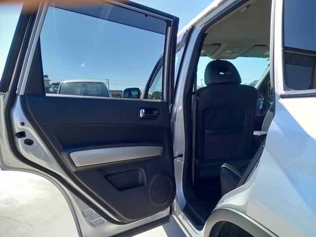 エクストレイル ２０Ｘｔｔ　ナビ　ＴＶ　バックモニター　Ｂｌｕｅｔｏｏｔｈ　全席シートヒーター　ＨＩＤ　オートライト　ＥＴＣ　切替式４ＷＤ　インテリジェントキー　フォグランプ　クルーズコントロール　純正１８インチアルミホイール（25枚目）