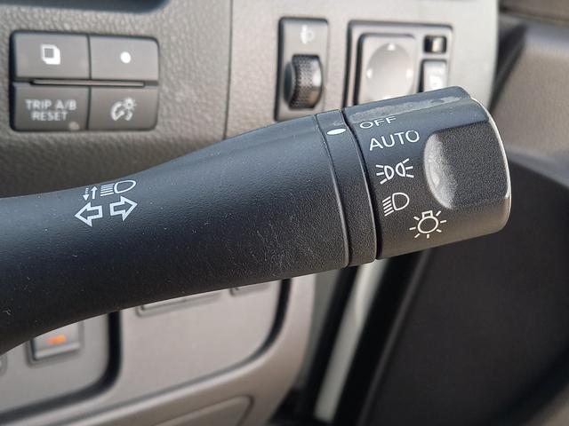 セレナ ２０Ｘ　Ｖセレクション＋セーフティ　Ｓ－ハイブリッド　ナビ　ＴＶ　全方位モニター　クルーズコントロール　両側パワースライドドア　プッシュスタート　インテリジェントキー　エマージェンシーブレーキ　８人乗　１５インチアルミホイール　Ｂｌｕｅｔｏｏｔｈ　ＥＴＣ（7枚目）