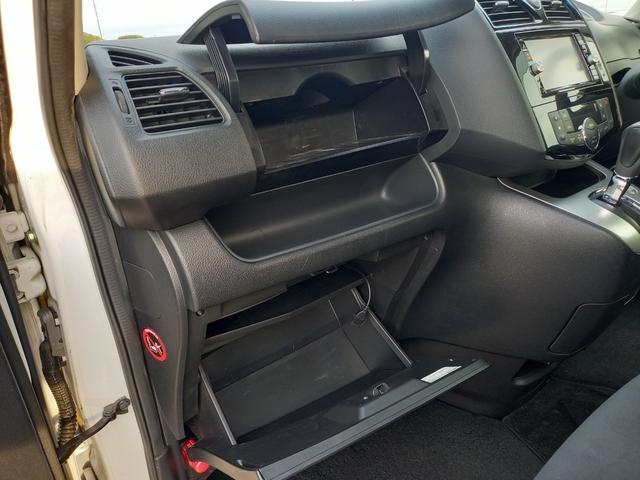 セレナ ２０Ｘ　Ｖセレクション＋セーフティ　Ｓ－ハイブリッド　ナビ　ＴＶ　全方位モニター　クルーズコントロール　両側パワースライドドア　プッシュスタート　インテリジェントキー　エマージェンシーブレーキ　８人乗　１５インチアルミホイール　Ｂｌｕｅｔｏｏｔｈ　ＥＴＣ（17枚目）