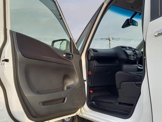 セレナ ２０Ｘ　Ｖセレクション＋セーフティ　Ｓ－ハイブリッド　ナビ　ＴＶ　全方位モニター　クルーズコントロール　両側パワースライドドア　プッシュスタート　インテリジェントキー　エマージェンシーブレーキ　８人乗　１５インチアルミホイール　Ｂｌｕｅｔｏｏｔｈ　ＥＴＣ（19枚目）