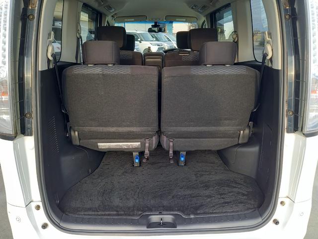 セレナ ２０Ｘ　Ｖセレクション＋セーフティ　Ｓ－ハイブリッド　ナビ　ＴＶ　全方位モニター　クルーズコントロール　両側パワースライドドア　プッシュスタート　インテリジェントキー　エマージェンシーブレーキ　８人乗　１５インチアルミホイール　Ｂｌｕｅｔｏｏｔｈ　ＥＴＣ（27枚目）