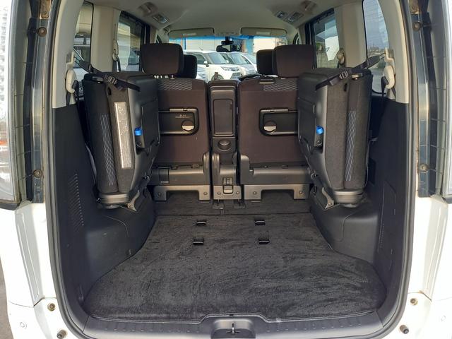 セレナ ２０Ｘ　Ｖセレクション＋セーフティ　Ｓ－ハイブリッド　ナビ　ＴＶ　全方位モニター　クルーズコントロール　両側パワースライドドア　プッシュスタート　インテリジェントキー　エマージェンシーブレーキ　８人乗　１５インチアルミホイール　Ｂｌｕｅｔｏｏｔｈ　ＥＴＣ（28枚目）