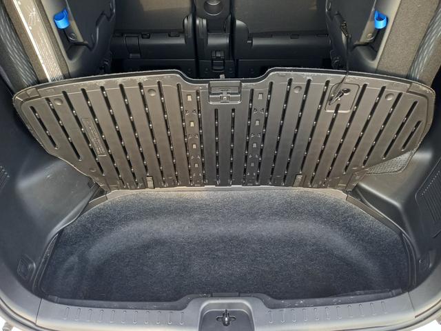 セレナ ２０Ｘ　Ｖセレクション＋セーフティ　Ｓ－ハイブリッド　ナビ　ＴＶ　全方位モニター　クルーズコントロール　両側パワースライドドア　プッシュスタート　インテリジェントキー　エマージェンシーブレーキ　８人乗　１５インチアルミホイール　Ｂｌｕｅｔｏｏｔｈ　ＥＴＣ（29枚目）