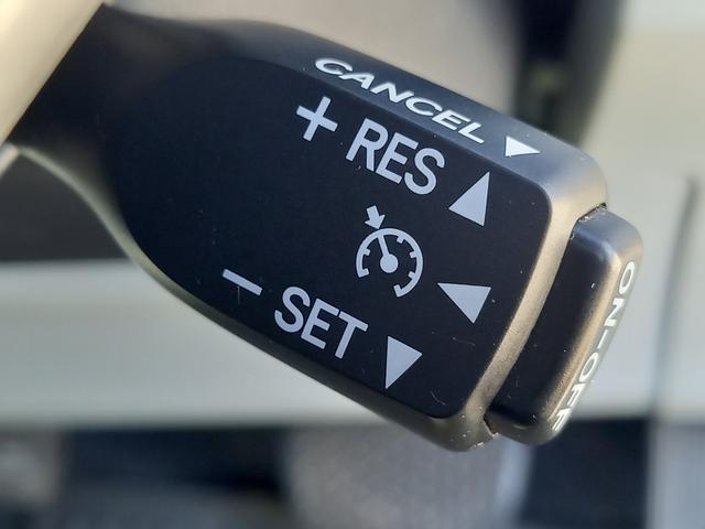 プリウス Ｇ　ナビ　ＴＶ　バックカメラ　Ｂｌｕｅｔｏｏｔｈオーディオ　クルーズコントロール　ＥＴＣ　電動シート　プッシュスタート　スマートキー　スペアキー　純正１５インチアルミホイール　ドアバイザー　トノカバー（7枚目）