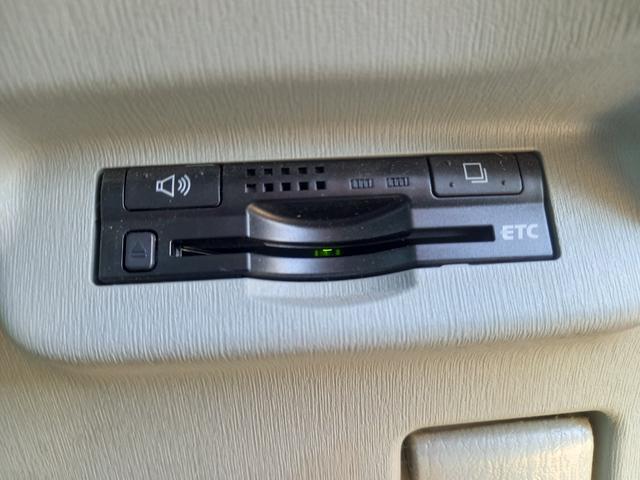 プリウス Ｇ　ナビ　ＴＶ　バックカメラ　Ｂｌｕｅｔｏｏｔｈオーディオ　クルーズコントロール　ＥＴＣ　電動シート　プッシュスタート　スマートキー　スペアキー　純正１５インチアルミホイール　ドアバイザー　トノカバー（12枚目）