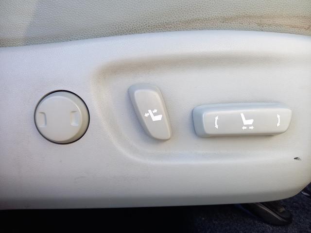 プリウス Ｇ　ナビ　ＴＶ　バックカメラ　Ｂｌｕｅｔｏｏｔｈオーディオ　クルーズコントロール　ＥＴＣ　電動シート　プッシュスタート　スマートキー　スペアキー　純正１５インチアルミホイール　ドアバイザー　トノカバー（14枚目）