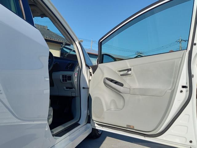 プリウス Ｇ　ナビ　ＴＶ　バックカメラ　Ｂｌｕｅｔｏｏｔｈオーディオ　クルーズコントロール　ＥＴＣ　電動シート　プッシュスタート　スマートキー　スペアキー　純正１５インチアルミホイール　ドアバイザー　トノカバー（15枚目）