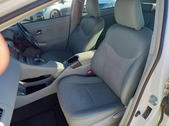 プリウス Ｇ　ナビ　ＴＶ　バックカメラ　Ｂｌｕｅｔｏｏｔｈオーディオ　クルーズコントロール　ＥＴＣ　電動シート　プッシュスタート　スマートキー　スペアキー　純正１５インチアルミホイール　ドアバイザー　トノカバー（16枚目）