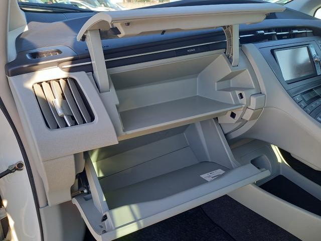 プリウス Ｇ　ナビ　ＴＶ　バックカメラ　Ｂｌｕｅｔｏｏｔｈオーディオ　クルーズコントロール　ＥＴＣ　電動シート　プッシュスタート　スマートキー　スペアキー　純正１５インチアルミホイール　ドアバイザー　トノカバー（17枚目）