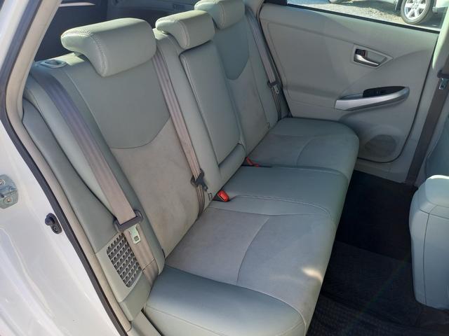 プリウス Ｇ　ナビ　ＴＶ　バックカメラ　Ｂｌｕｅｔｏｏｔｈオーディオ　クルーズコントロール　ＥＴＣ　電動シート　プッシュスタート　スマートキー　スペアキー　純正１５インチアルミホイール　ドアバイザー　トノカバー（20枚目）