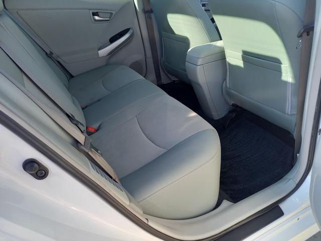 プリウス Ｇ　ナビ　ＴＶ　バックカメラ　Ｂｌｕｅｔｏｏｔｈオーディオ　クルーズコントロール　ＥＴＣ　電動シート　プッシュスタート　スマートキー　スペアキー　純正１５インチアルミホイール　ドアバイザー　トノカバー（21枚目）