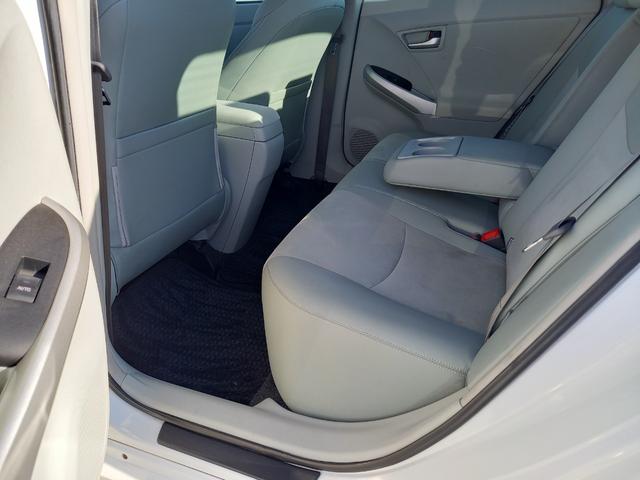 プリウス Ｇ　ナビ　ＴＶ　バックカメラ　Ｂｌｕｅｔｏｏｔｈオーディオ　クルーズコントロール　ＥＴＣ　電動シート　プッシュスタート　スマートキー　スペアキー　純正１５インチアルミホイール　ドアバイザー　トノカバー（24枚目）