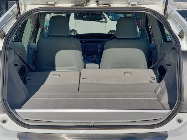 プリウス Ｇ　ナビ　ＴＶ　バックカメラ　Ｂｌｕｅｔｏｏｔｈオーディオ　クルーズコントロール　ＥＴＣ　電動シート　プッシュスタート　スマートキー　スペアキー　純正１５インチアルミホイール　ドアバイザー　トノカバー（27枚目）