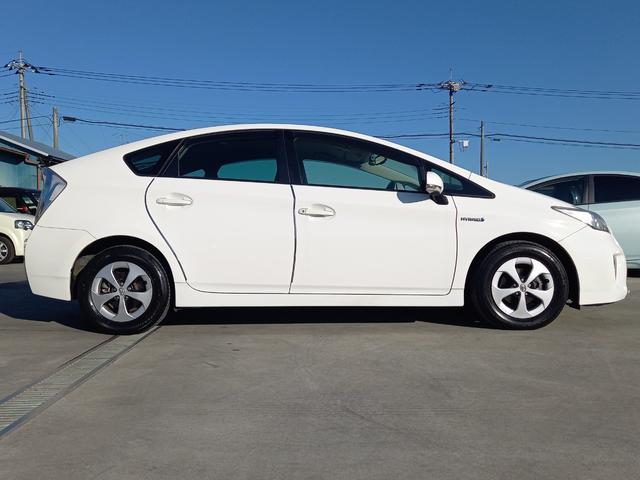 プリウス Ｇ　ナビ　ＴＶ　バックカメラ　Ｂｌｕｅｔｏｏｔｈオーディオ　クルーズコントロール　ＥＴＣ　電動シート　プッシュスタート　スマートキー　スペアキー　純正１５インチアルミホイール　ドアバイザー　トノカバー（30枚目）