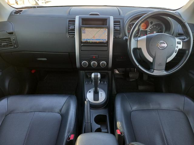 エクストレイル ２０Ｘｔｔ　４ＷＤ／ナビ／クルーズコントロール／シートヒーター／ＥＴＣ　オートライト／フォグランプ／スマートキー／ヒルディセントコントロール／オートエアコン／ルーフレール／純正１７インチアルミホイール／防水シート（2枚目）